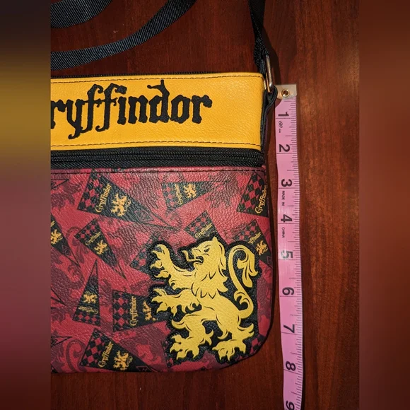 Loungefly Harry Potter Gryffindor cross body bag - Picture 7 of 11